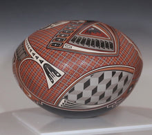 Load and play video in Gallery viewer, Video of Fabian Mata Ortiz Pottery
