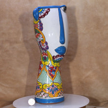 Load image into Gallery viewer, Señor Efren Beltran Talavera Pottery with quarter for scale