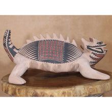 Load image into Gallery viewer, Horned Lizard Clay Sculpture - Mata Ortiz Cultural Folk Art - Señor Tomas Quintana