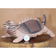 Load image into Gallery viewer, Horned Lizard Clay Sculpture - Mata Ortiz Cultural Folk Art - Señor Tomas Quintana