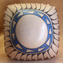 Load image into Gallery viewer, Señor Oscar Ortiz - Primitive Fishes - Mexican Pottery