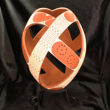 Load image into Gallery viewer, Señor Saul Silbeira - Open Concept Gallery Piece - Mexican Mata Ortiz Pottery