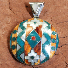 Load image into Gallery viewer, Peruvian Shield Pendant - Urin Huanca.