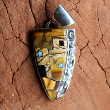 Load image into Gallery viewer, Ed Lohman - Mesa Verde Pendant - Arrow Head - Desert Buckeye Gallery