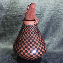 Load image into Gallery viewer, Señor Manuel Rodriguez Guillen - Prairie Dog in Pot - Mexican Mata Ortiz Pottery