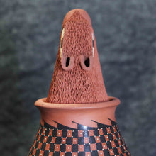 Load image into Gallery viewer, Señor Manuel Rodriguez Guillen - Prairie Dog in Pot - Mexican Mata Ortiz Pottery