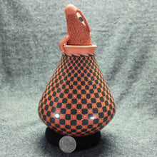 Load image into Gallery viewer, Señor Manuel Rodriguez Guillen - Prairie Dog in Pot - Mexican Mata Ortiz Pottery