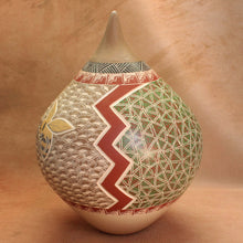 Load image into Gallery viewer, Mata Ortiz Beehive Pottery - Ms. Janet Pedregon - Mata Ortiz