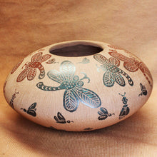 Load image into Gallery viewer, Ms. Alina Arrieta - Butterflies on Low Profile Pot - Mexican Mata Ortiz Pottery