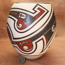 Load image into Gallery viewer, Señor Tavo Silveira - Bold Sharp Olla - Mexican Pottery Mata Ortiz