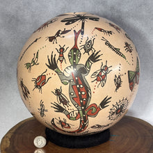 Load image into Gallery viewer, Mata Ortiz Pottery - Señor Beto Reyes - Insects &amp; Reptiles
