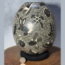Load image into Gallery viewer, Mata Ortiz Pottery - Artists Alex Ortega and Vivi Silveira - Multitude Wildlife
