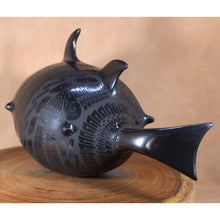 Load image into Gallery viewer, Mata Ortiz Pottery - Señor Eli Ortiz - Long Fin Fish
