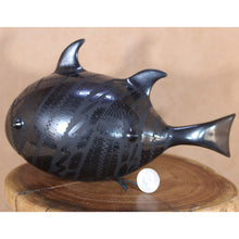 Load image into Gallery viewer, Mata Ortiz Pottery - Señor Eli Ortiz - Long Fin Fish
