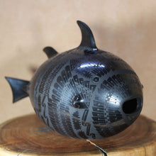 Load image into Gallery viewer, Mata Ortiz Pottery - Señor Eli Ortiz - Long Fin Fish
