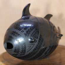 Load image into Gallery viewer, Mata Ortiz Pottery - Señor Eli Ortiz - Long Fin Fish
