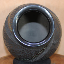 Load image into Gallery viewer, Señor Israel Sandoval - Large Black Corrugated - Mata Ortiz Pottery
