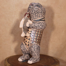 Load image into Gallery viewer, Señor Tomas Quintana - Bear w/ Fish - Mexican Mata Ortiz Pottery
