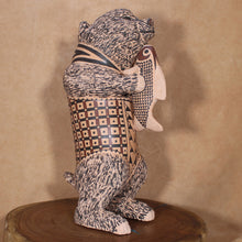 Load image into Gallery viewer, Señor Tomas Quintana - Bear w/ Fish - Mexican Mata Ortiz Pottery
