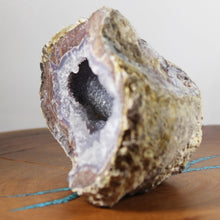 Load image into Gallery viewer, Blue Deep Chambered Dugway Geode - Fluorescent
