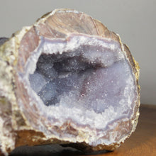 Load image into Gallery viewer, Blue Deep Chambered Dugway Geode - Fluorescent
