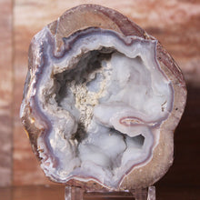 Load image into Gallery viewer, Blue Dugway Geode Half Green Fluorescence
