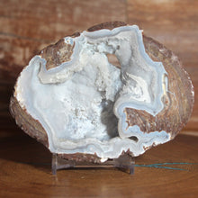 Load image into Gallery viewer, Blue Dugway Open Back Geode Fluoresces
