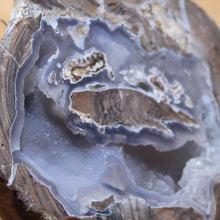 Load image into Gallery viewer, Round Face Blue Dugway Geode Half Juab Formation
