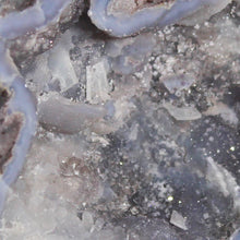 Load image into Gallery viewer, Blue &amp; Brown Dugway Geode Prominent Crystals
