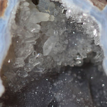 Load image into Gallery viewer, Blue &amp; Brown Dugway Geode Prominent Crystals Chamber

