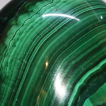 Load image into Gallery viewer, Malachite Crystal Egg - Prominent Eye
