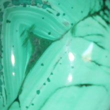 Load image into Gallery viewer, Malachite Crystal Egg - Intense Variations
