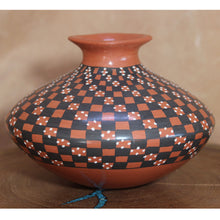 Load image into Gallery viewer, Señor Yoly Ledezma - Fluid Checkered Design - Mata Otiz Pottery
