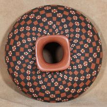 Load image into Gallery viewer, Señor Yoly Ledezma - Fluid Checkered Design - Mata Otiz Pottery
