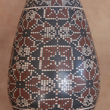 Load image into Gallery viewer, Señor Abraham Gutierrez - Eye Bending Pattern - Mata Ortiz Pottery
