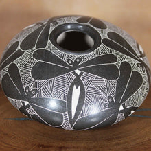 Load image into Gallery viewer, Alex Ortega y Vivi Silveira - One Dozen Drangonflies - Mata Ortiz Pottery
