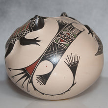 Load image into Gallery viewer, Ms. Angela Corona - 3 Dimensional Lizards - Mata Ortiz Pottery
