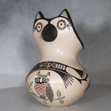 Load image into Gallery viewer, Mata Ortiz Owl Pottery
