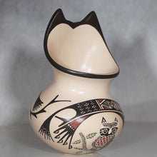 Load image into Gallery viewer, Mata Ortiz Owl pottery
