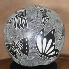 Load image into Gallery viewer, Ms. Aracely Ledezma - Native Wildlife Scenery - Mata OrtizPottery
