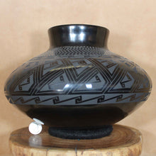 Load image into Gallery viewer, Señor Armando Silveira - Wide &amp; Low Black Pottery - Mata Ortiz Tradition
