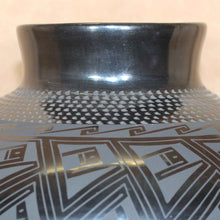 Load image into Gallery viewer, Señor Armando Silveira - Wide &amp; Low Black Pottery - Mata Ortiz Tradition
