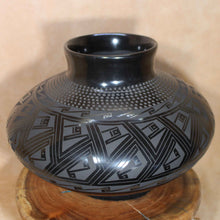 Load image into Gallery viewer, Señor Armando Silveira - Wide &amp; Low Black Pottery - Mata Ortiz Tradition
