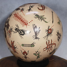Load image into Gallery viewer, Mata Ortiz Pottery - Señor Beto Reyes - Insects &amp; Reptiles
