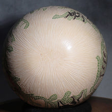 Load image into Gallery viewer, Señor Beto Reyes - Wedding Vase - Mata Ortiz Pottery
