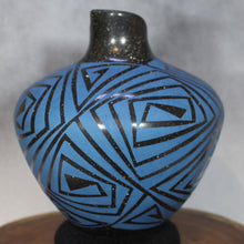Load image into Gallery viewer, Señor NA Hernandez - Blue on Black - Mata Ortiz Pottery
