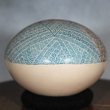 Load image into Gallery viewer, Mata Ortiz Pottery - Ms. Daisy Ramirez - Pastel Triangles

