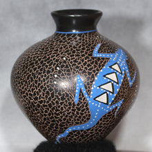 Load image into Gallery viewer, Mata Ortiz Pottery - Ms. Dalila Lucero - Blue Lizard White Triangles
