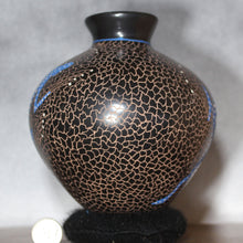 Load image into Gallery viewer, Mata Ortiz Pottery - Ms. Dalila Lucero - Blue Lizard White Triangles

