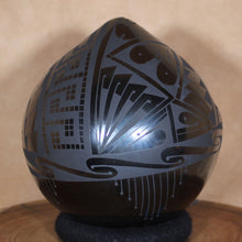 Load image into Gallery viewer, Señor Eduardo Ortiz - Black Polished Pottery - Mata Ortiz Tradition
